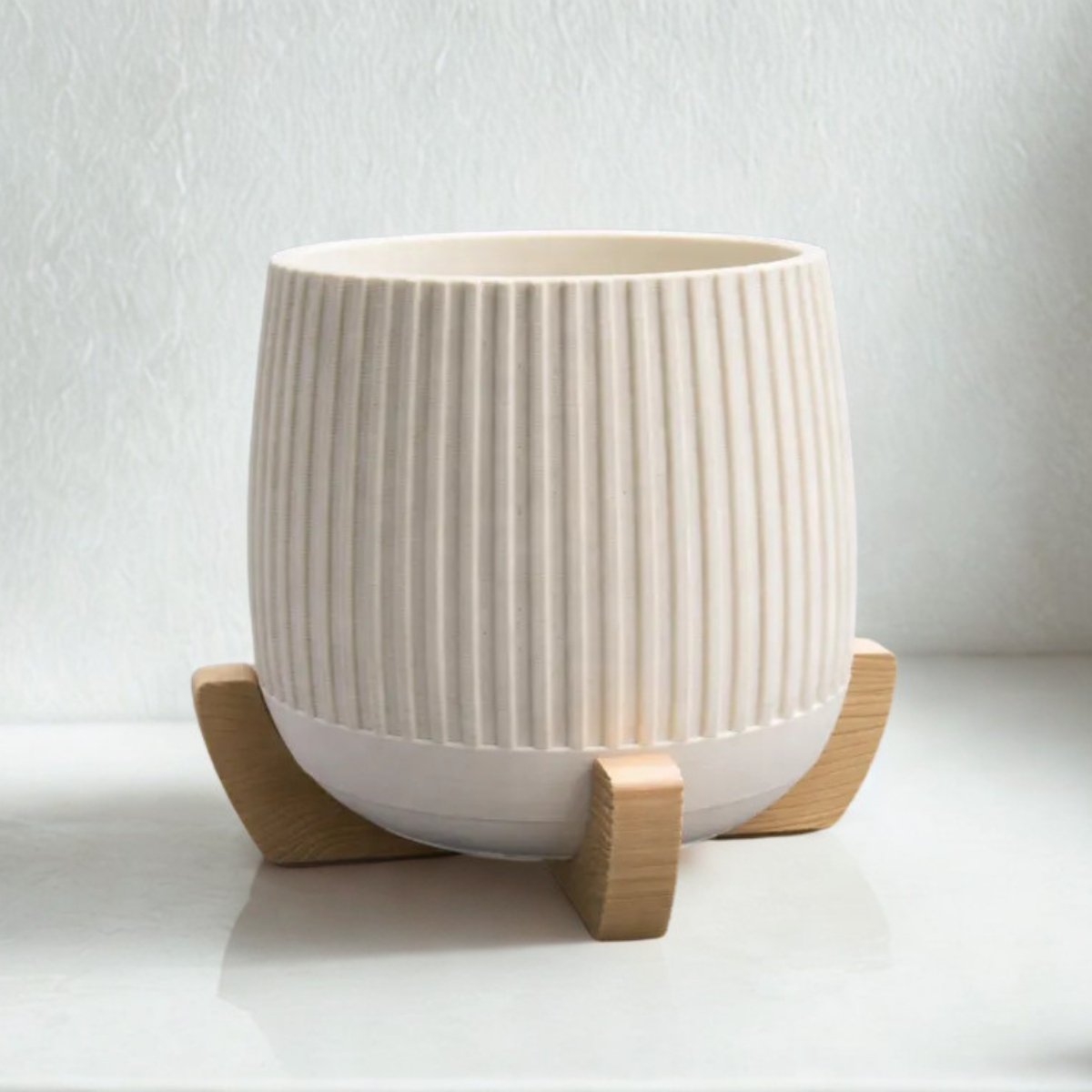 Macetero con Base Símil Madera